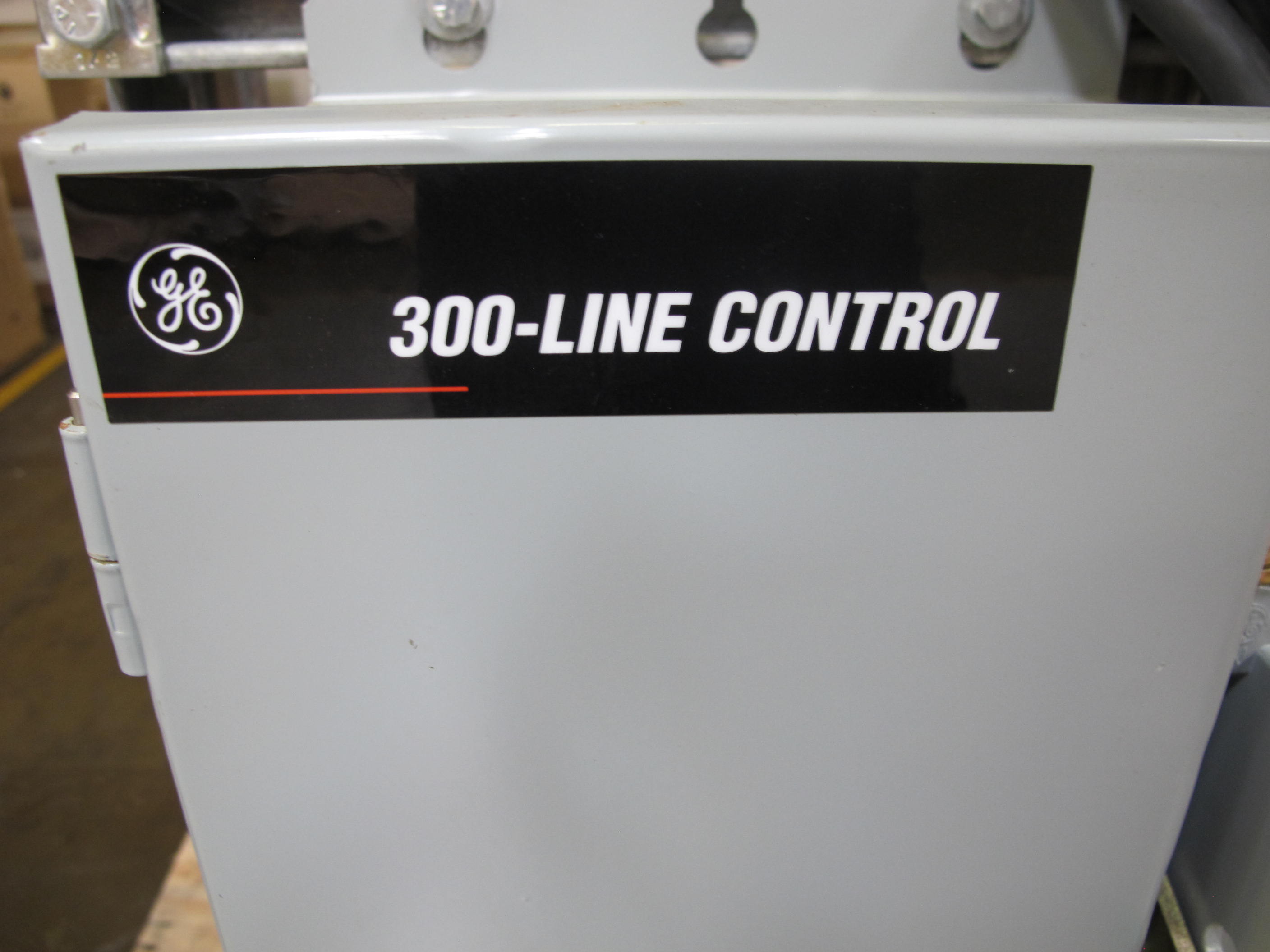 GE 300 LINE-CONTROL COMBINATION MOTOR CONTROLLER, RAINPROOF ENCLOSURE, MO# MTSJ800, 600 VAC, NEMA 2. LOADING & HANDLING FEE $15-4041